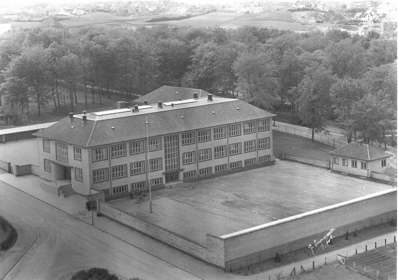 Fil:Riis Toft Skole B15051.jpg