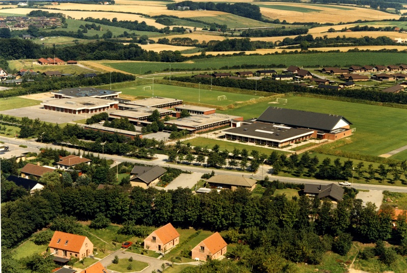 Fil:Lyshøjskolen B17046.jpg
