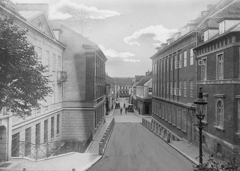 Fil:Slotsgade B3203.jpg