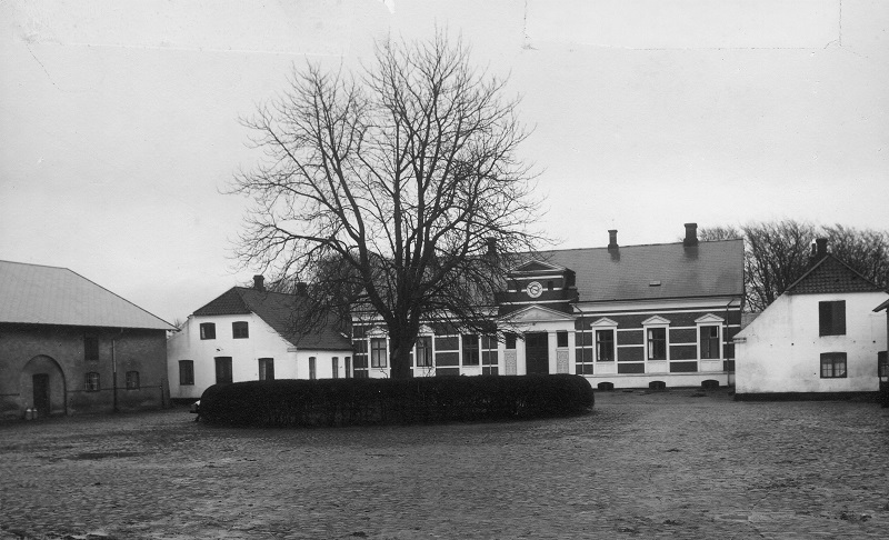 Fil:Dyrehavegård B3070.jpg