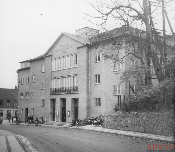 Fil:B1844 biblioteket.jpg