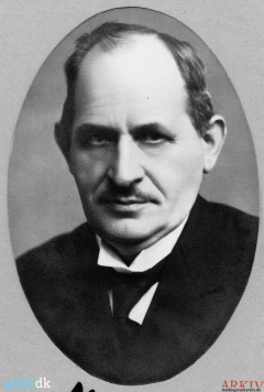 B120016 - M. Frost - ca. 1910.jpg