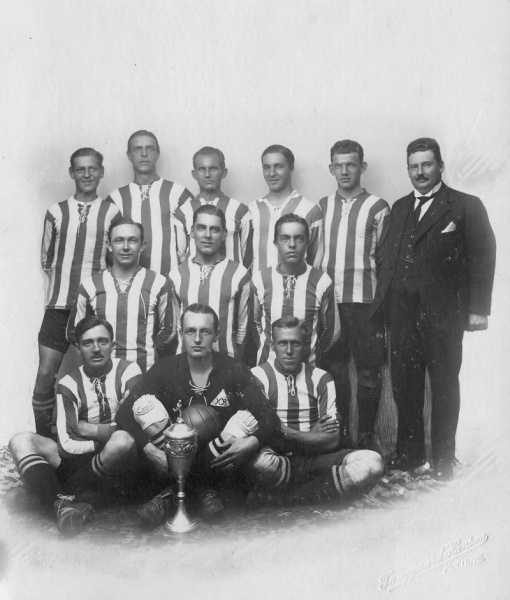 Fil:Kolding Boldklub B20104.jpg