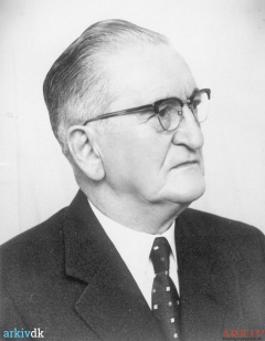 B14463 - Carl Pedersen - ca 1945.jpg