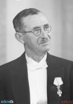 B10835 - chr winding - 1940.jpg