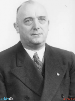 B9472 Slagtermester N J Kloster 1940 - fotograf Knudsen og Jochumsen.png