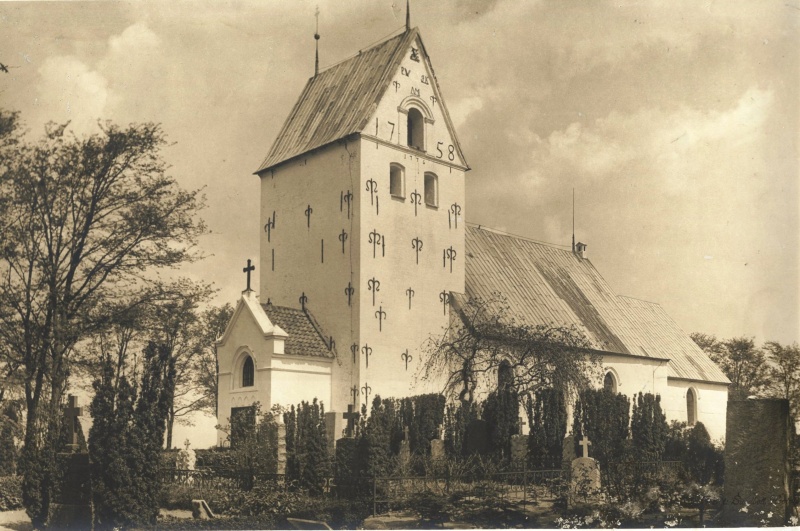Fil:Frørup Kirke B8365.jpg