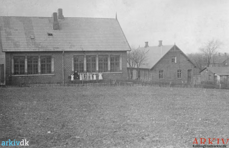 Fil:B17545 - Sandbjerg Skole.png