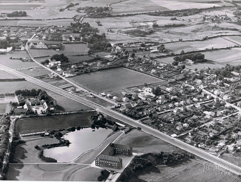 Fil:Luftfoto-Seest oversigtsfoto sidst i 1950`erne..JPG