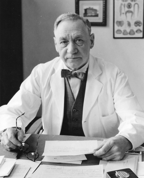 Fil:H.L. Hansen 1956 a.jpg