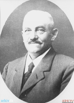B14844 - Jens Kjær Nielsen - ca 1920.jpg
