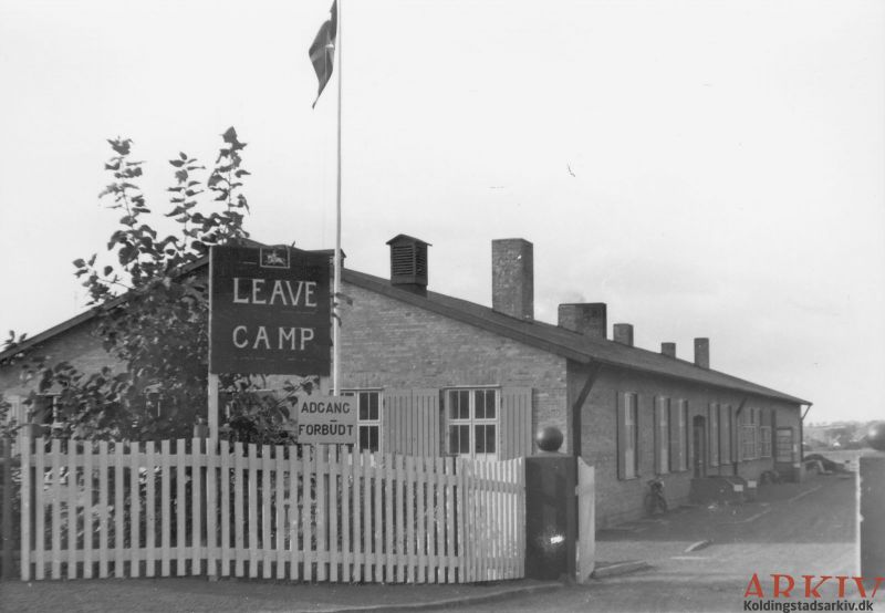 Fil:Leave Camp B19477.jpg