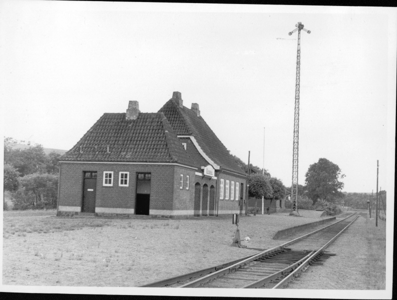 Fil:Dybvadbro Station B81201.jpg