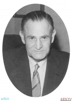 B2099 - Aage Petersen - ca 1940.jpg