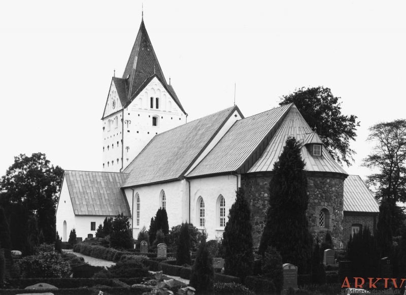 Fil:Sdr Bjert Kirke B51127.jpg