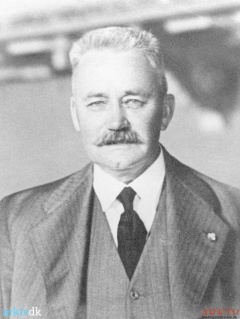 B50316 - j c e Sørensen - ca 1925.jpg