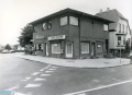B16618 hjørnet Lykkegårdsvej Læssøegade - Stejlbjerg Salonen - Kokkens Madhjørne Ca 1980 ukendt fotograf.png