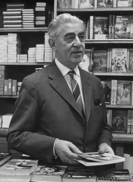 Fil:Barkholts Boghandel B8215.jpg