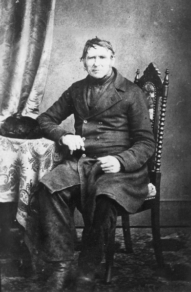 Fil:Peter Larsen Skræppenborg B7710.jpg