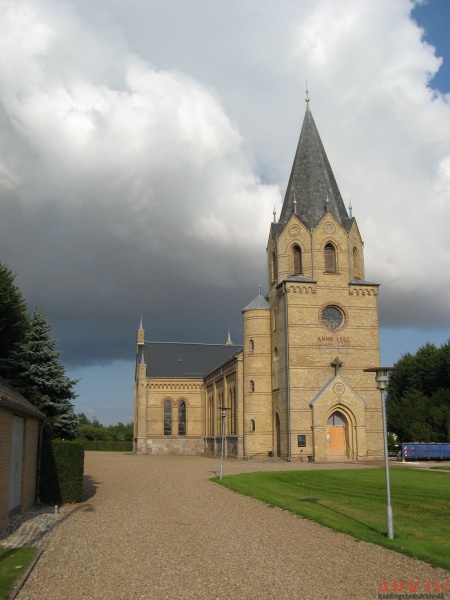 Fil:Tyrstrup Kirke B200483.jpg